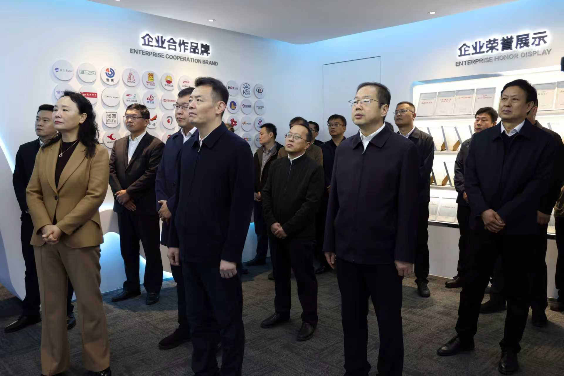 2025年10月28日縣委副書記、縣長(zhǎng)張小帆，縣政協(xié)主席劉忠亮等到公司調(diào)研人才隊(duì)伍建設(shè)相關(guān)情況